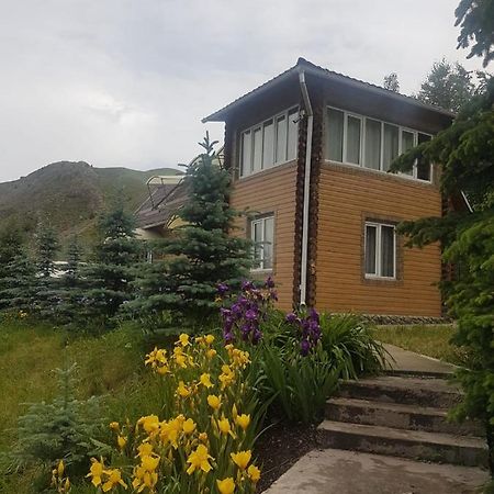 Гостевой Дом Коль-Тор Kegeti Exteriér fotografie